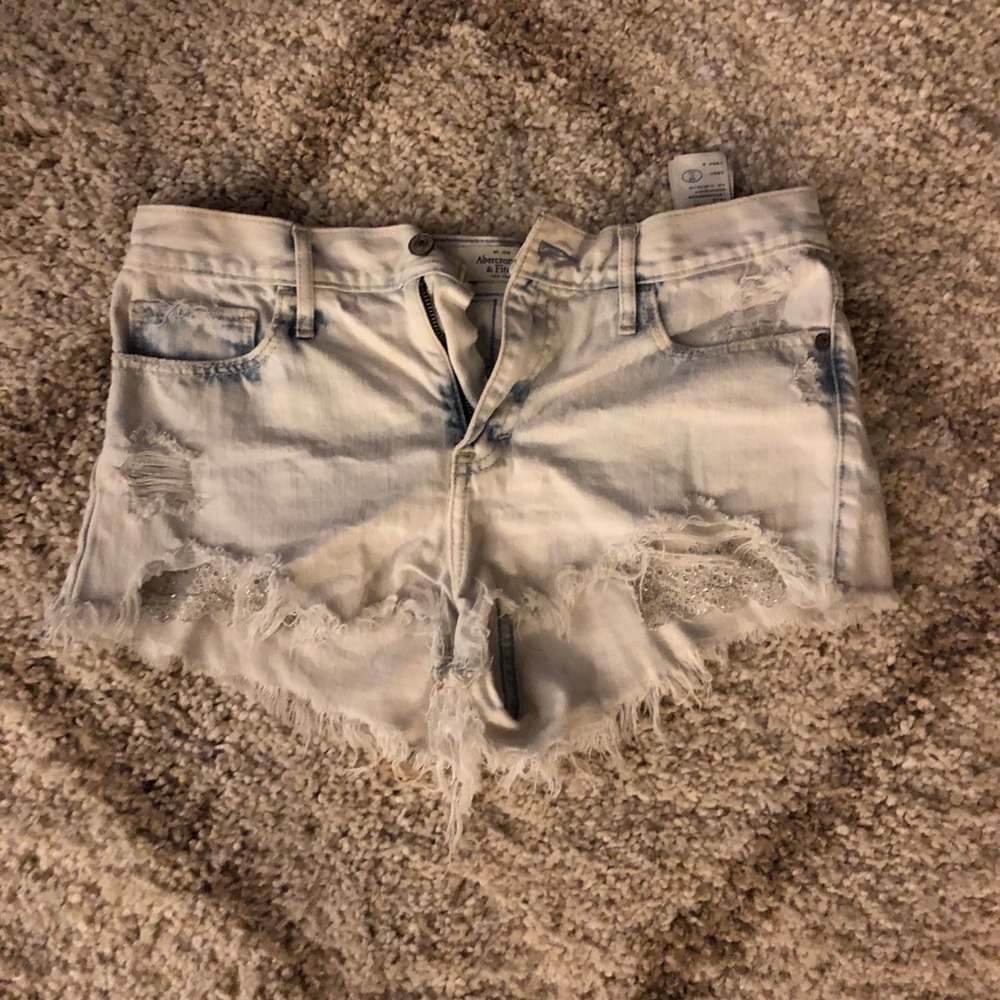 Light wash Abercrombie jean shorts size 28